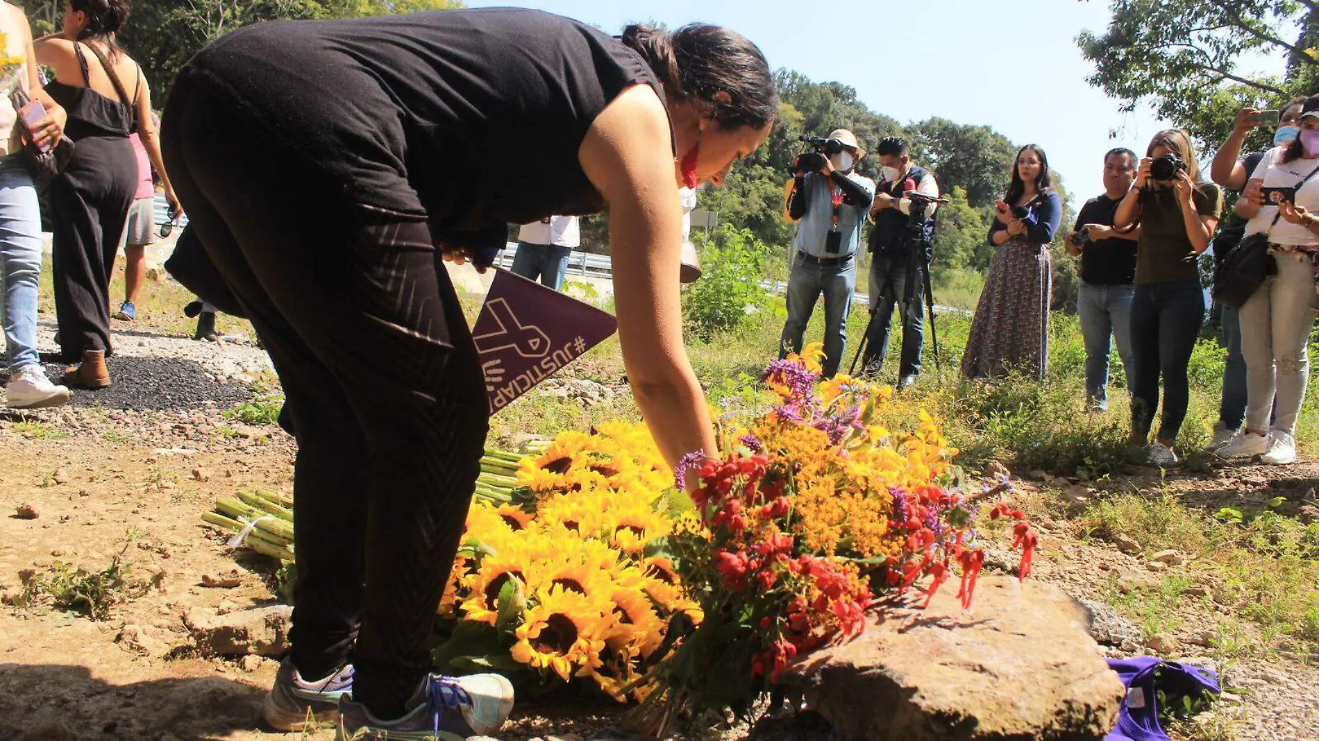 MARCHA PARA PEDIR JUSTICIA POR ARANDNA. EN EL LUGAR DONDE FUE ABANDOANDO SU CUERPO. FOTO AGUSTÍN ESPINOZA EL SOL DE CUERNAVACA (14)